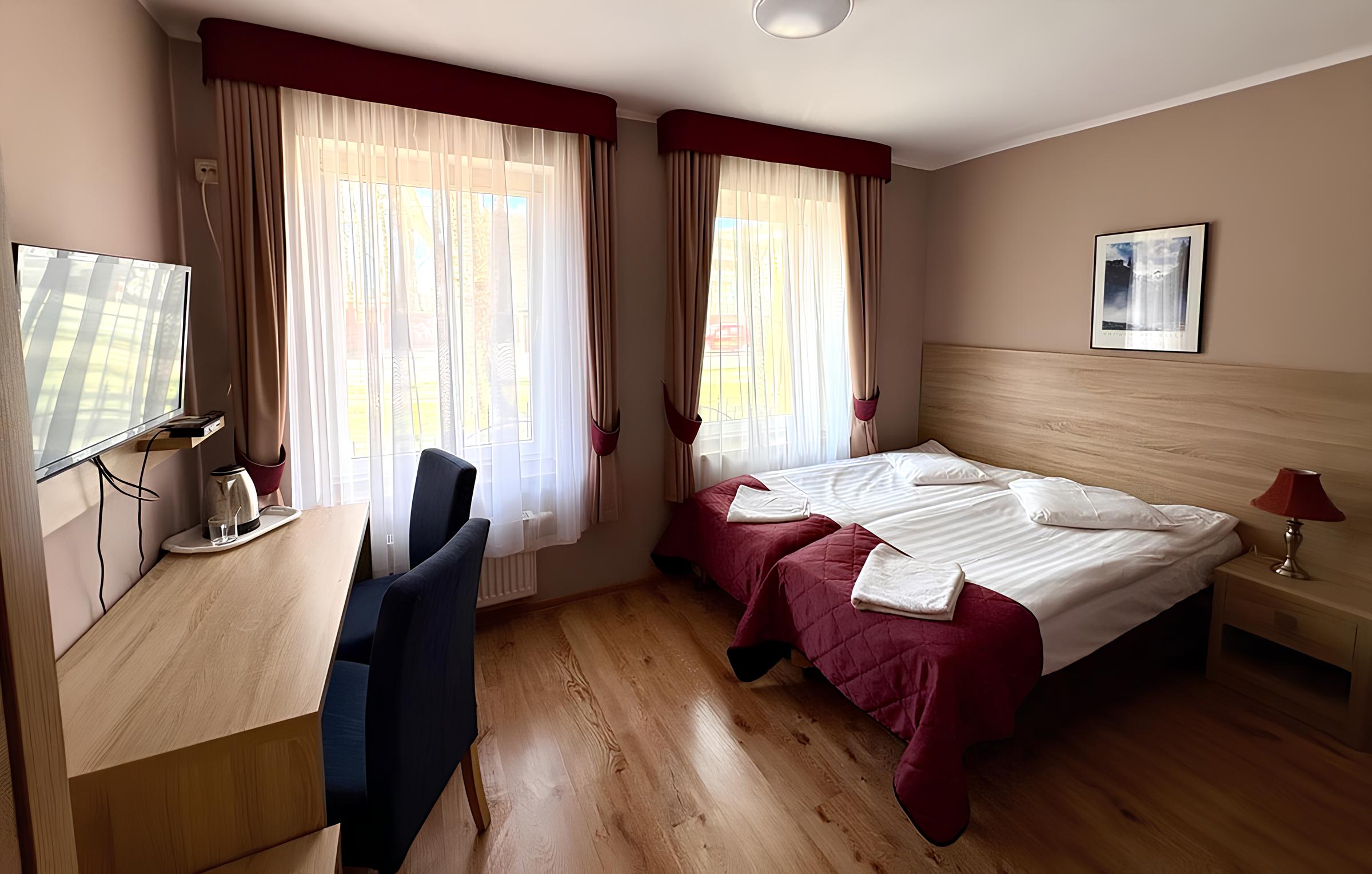 rooms.heroImage.alt